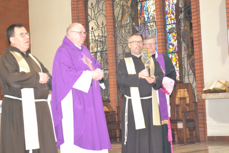 Wprowadzenie relikwii św. o. Pio